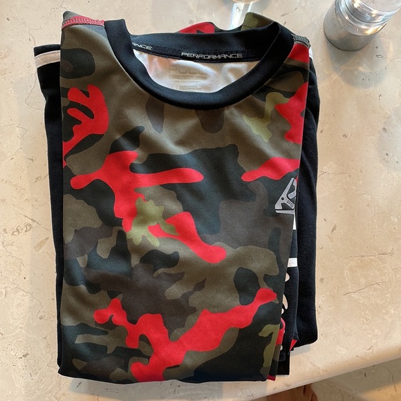 Bundle of seven T-shirts - Picture 7 of 8